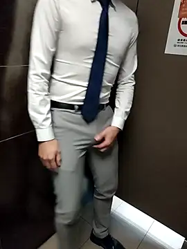 lovewhite222 online show from October 28, 2025, 6:39 am