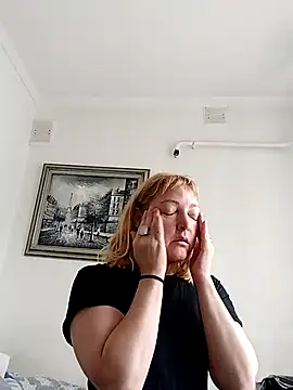 LiluLiluLilu online show from September 12, 2025, 6:13 am