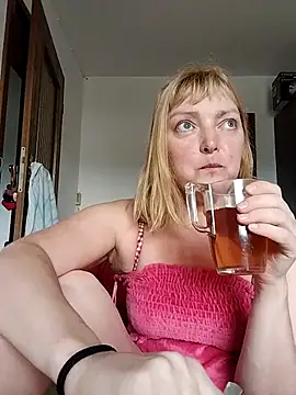 LiluLiluLilu online show from September 22, 2025, 6:37 am