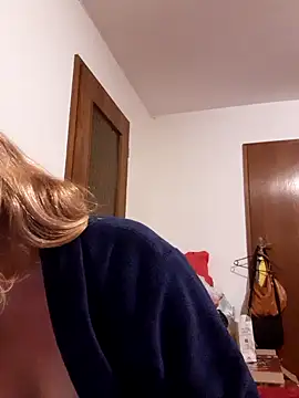 LiluLiluLilu online show from October 25, 2025, 5:51 pm