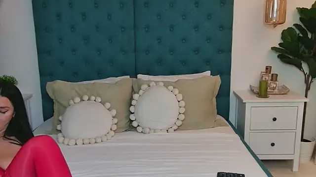 SandraSilver online show from December 3, 2025, 7:01 pm