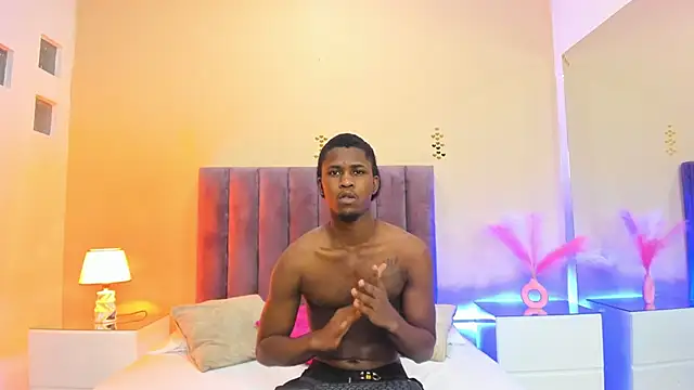 Kiaraa y Her Crazy online show from December 19, 2025, 3:57 am