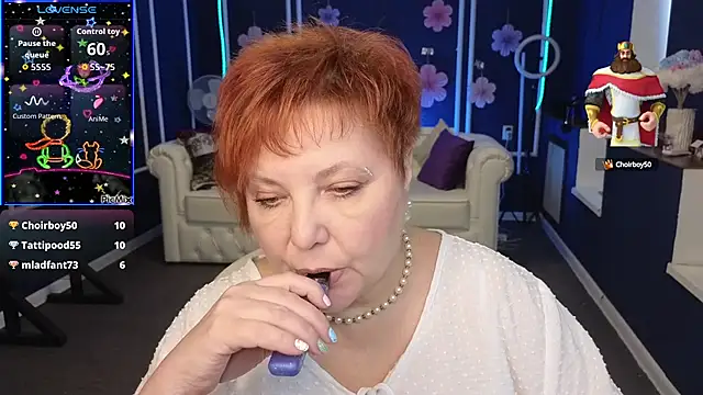 Snapshot of Kira_Kenett chatting on October 7, 2025, 7:38 am Kira Kenett online show from October 7, 2025, 7:38 am