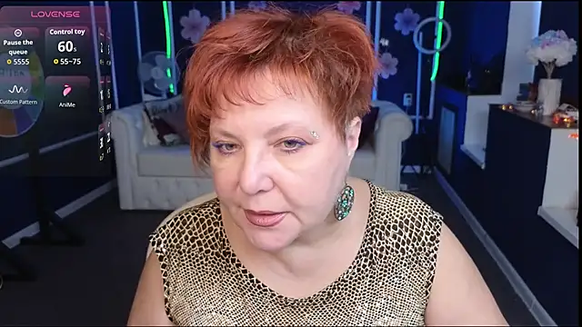 Snapshot of Kira_Kenett chatting on October 8, 2025, 7:50 am Kira Kenett online show from October 8, 2025, 7:50 am