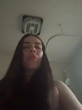 valentinalamont online show from September 19, 2025, 5:57 pm