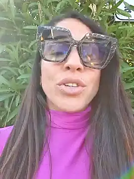 sexy7883 online show from October 27, 2025, 1:37 pm