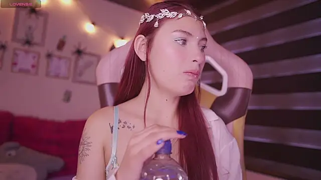 Snapshot of Rebecah_1 chatting on October 28, 2025, 1:36 pm Rebecah 1 online show from October 28, 2025, 1:36 pm