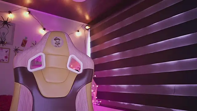 Snapshot of Rebecah_1 chatting on October 30, 2025, 3:35 pm Rebecah 1 online show from October 30, 2025, 3:35 pm