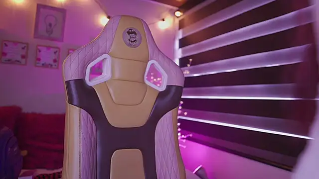 Snapshot of Rebecah_1 chatting on December 3, 2025, 3:43 pm Rebecah 1 online show from December 3, 2025, 3:43 pm