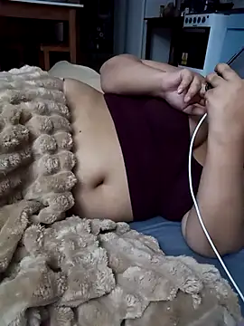 Snapshot of xlatinastar chatting on November 1, 2025, 12:12 am xlatinastar online show from November 1, 2025, 12:12 am