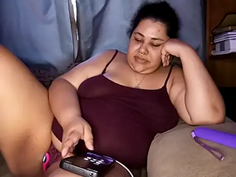 Snapshot of xlatinastar chatting on December 3, 2025, 3:43 pm xlatinastar online show from December 3, 2025, 3:43 pm