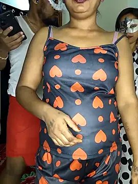 Family02 online show from September 20, 2025, 3:46 pm