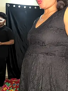 Family02 online show from October 24, 2025, 4:03 pm