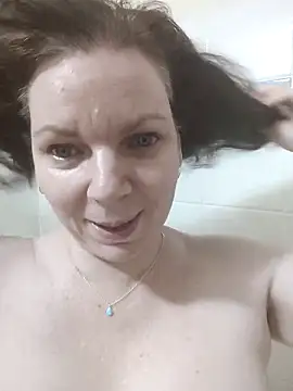 Snapshot of aussiepeaches chatting on September 15, 2025, 1:11 pm aussiepeaches online show from September 15, 2025, 1:11 pm