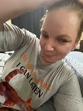 Snapshot of aussiepeaches chatting on November 11, 2025, 1:55 pm aussiepeaches online show from November 11, 2025, 1:55 pm