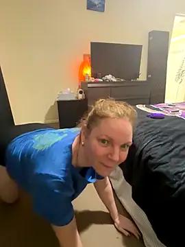 Snapshot of aussiepeaches chatting on November 12, 2025, 2:06 pm aussiepeaches online show from November 12, 2025, 2:06 pm