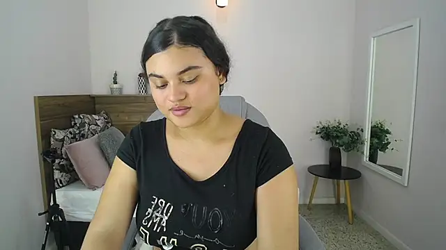 Snapshot of Miabloomm_ chatting on October 8, 2025, 3:26 am Miabloomm online show from October 8, 2025, 3:26 am