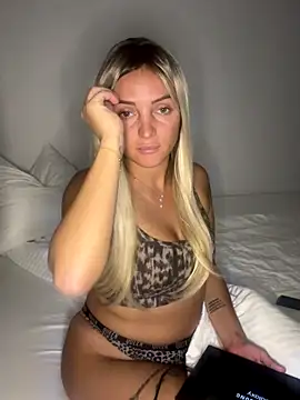 Snapshot of madiiy chatting on September 28, 2025, 8:14 pm madiiy online show from September 28, 2025, 8:14 pm