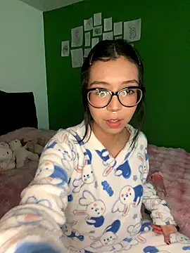 Snapshot of Valen-Foxx chatting on October 9, 2025, 6:00 am Valen-Foxx online show from October 9, 2025, 6:00 am