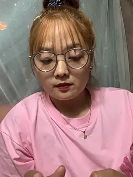 Snapshot of July-y chatting on September 27, 2025, 3:17 pm July-y online show from September 27, 2025, 3:17 pm