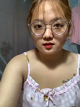 Snapshot of July-y chatting on October 20, 2025, 1:11 pm July-y online show from October 20, 2025, 1:11 pm