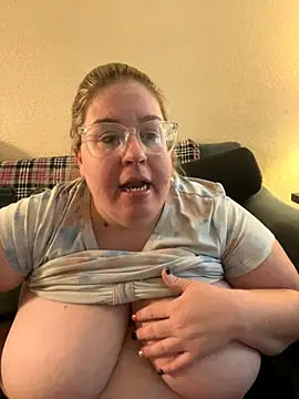 Snapshot of sexymommy1988 chatting on September 26, 2025, 6:01 pm sexymommy1988 online show from September 26, 2025, 6:01 pm