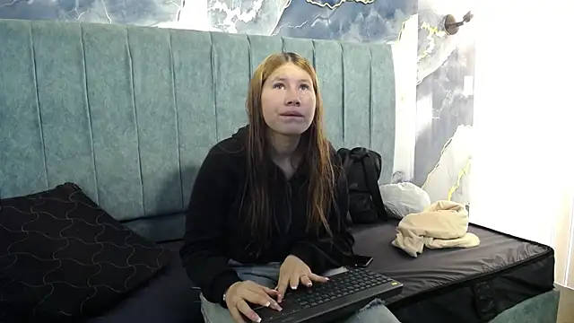 Snapshot of Olivia11_ chatting on October 2, 2025, 12:34 pm Olivia11 online show from October 2, 2025, 12:34 pm