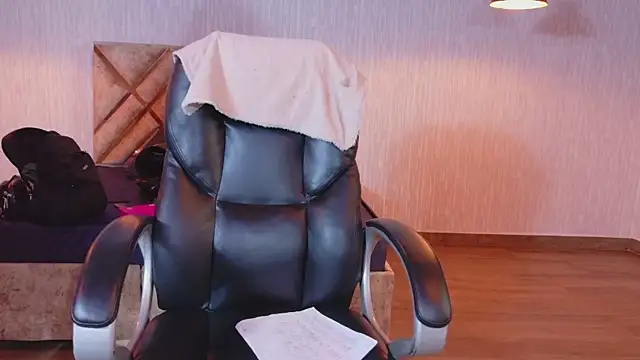 Olivia11  online show from November 27, 2025, 11:23 am