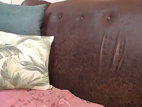 bustylaura4u online show from November 29, 2025, 8:17 am