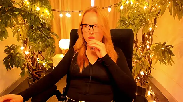 JudithWilson online show from November 10, 2025, 10:36 am