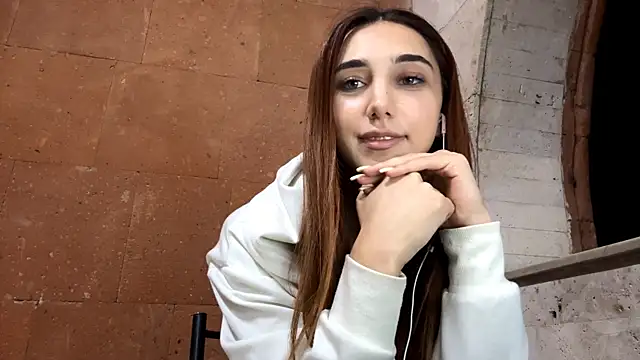 Snapshot of LinaMour chatting on September 8, 2025, 10:20 pm LinaMour online show from September 8, 2025, 10:20 pm