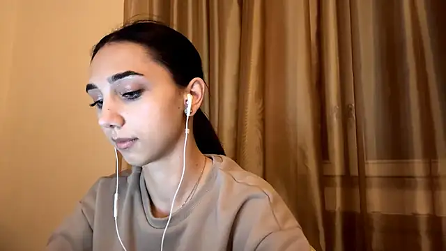 Snapshot of LinaMour chatting on October 12, 2025, 10:09 pm LinaMour online show from October 12, 2025, 10:09 pm