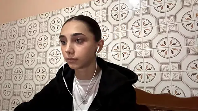 Snapshot of LinaMour chatting on November 1, 2025, 10:12 pm LinaMour online show from November 1, 2025, 10:12 pm