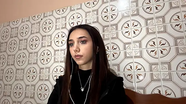 Snapshot of LinaMour chatting on November 5, 2025, 10:10 pm LinaMour online show from November 5, 2025, 10:10 pm