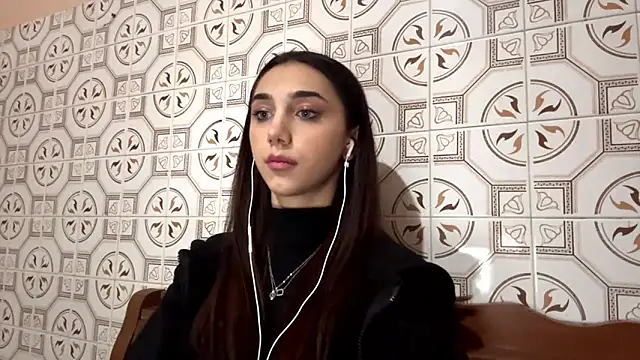 Snapshot of LinaMour chatting on November 6, 2025, 10:10 pm LinaMour online show from November 6, 2025, 10:10 pm