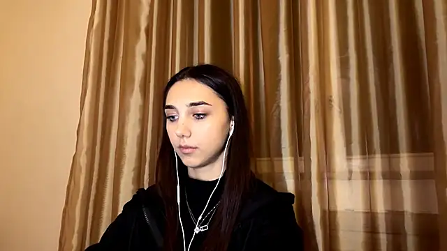 Snapshot of LinaMour chatting on November 7, 2025, 10:10 pm LinaMour online show from November 7, 2025, 10:10 pm