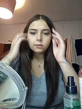 KatieLace online show from September 18, 2025, 8:44 pm