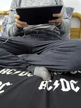 yazinyazin1 online show from November 14, 2025, 1:54 pm