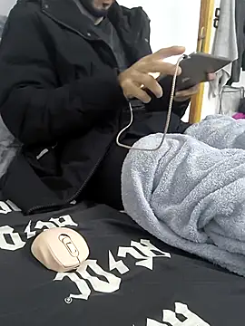 yazinyazin1 online show from November 30, 2025, 9:08 pm