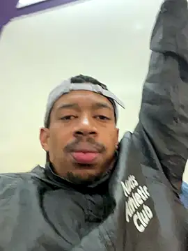 fitsexyman online show from September 17, 2025, 4:47 am