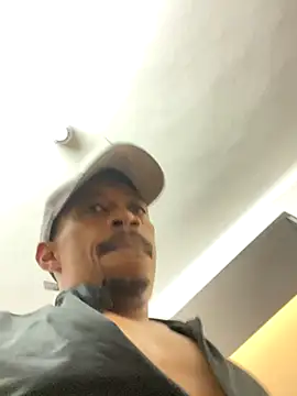 fitsexyman online show from October 10, 2025, 1:32 pm