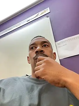 fitsexyman online show from November 26, 2025, 7:31 am