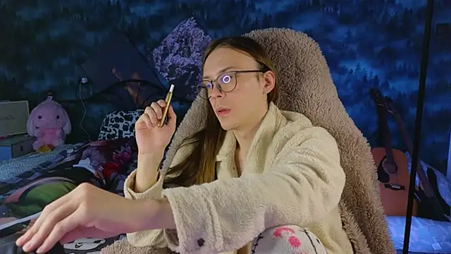 Snapshot of artass2 chatting on October 29, 2025, 1:13 pm artass2 online show from October 29, 2025, 1:13 pm