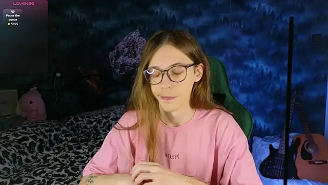 Snapshot of artass2 chatting on November 13, 2025, 5:23 pm artass2 online show from November 13, 2025, 5:23 pm