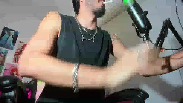 LovexJuxn  online show from November 28, 2025, 1:58 pm