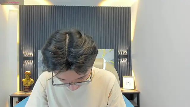 SantiagoRusso18 online show from October 28, 2025, 2:31 pm