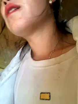 tuyetnhi-00 online show from October 27, 2025, 12:26 am