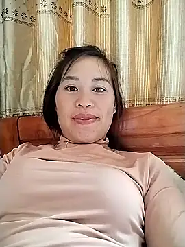 tuyetnhi-00 online show from November 1, 2025, 5:09 am