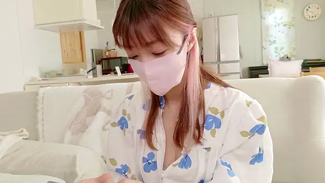Snapshot of SUZU_1201 chatting on September 12, 2025, 12:22 am SUZU 1201 online show from September 12, 2025, 12:22 am