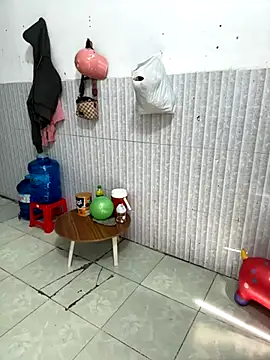 Tiffany-yy online show from October 13, 2025, 5:40 am